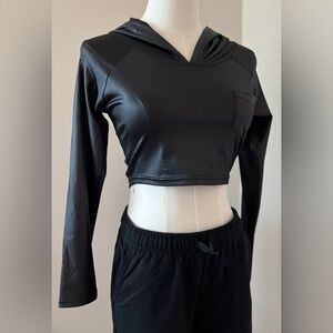 L/XL cropped hoodie like-new smoke/pet free